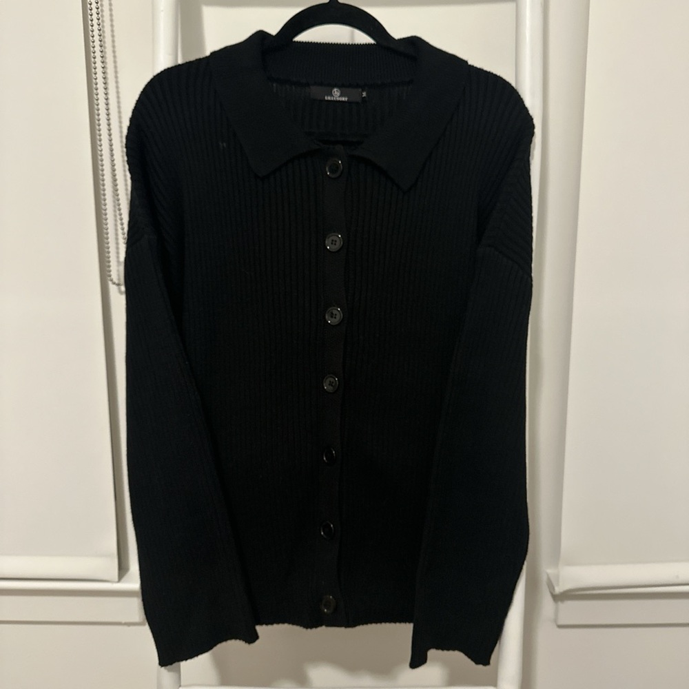 Lillusory oversize black button-up cardigan with collar 
Size:M